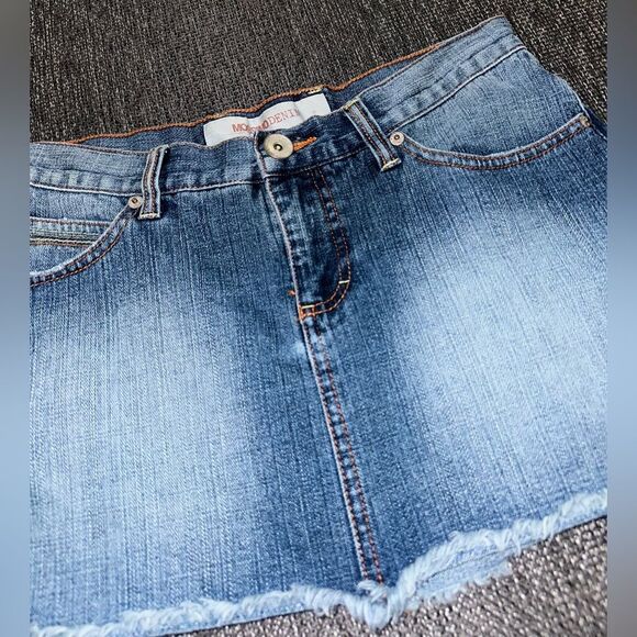 Mossimo Denim‎ Women’s Denim Distressed Mini Skirt Size 7 - Picture 2 of 9
